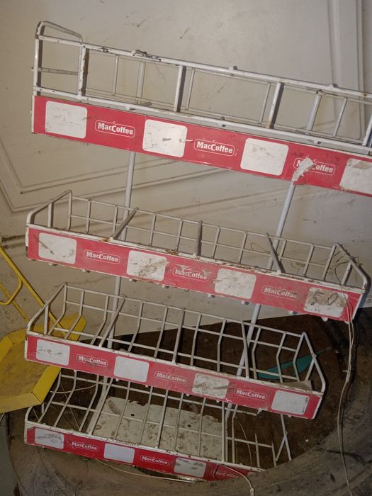 Полки, стеллажи.