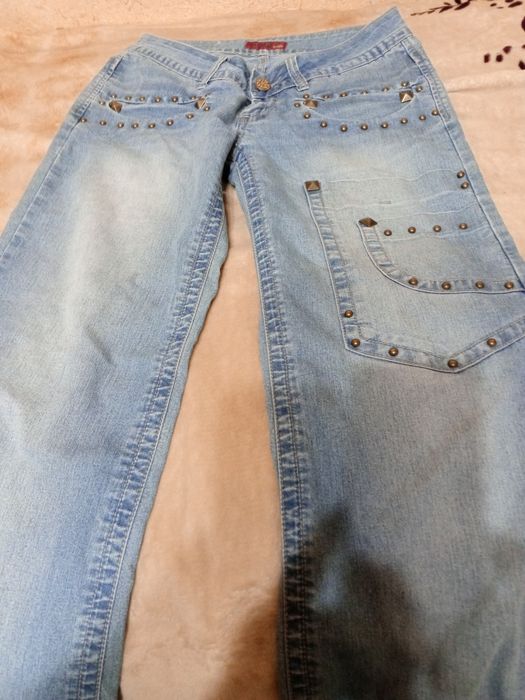 Продаются джинсы женские