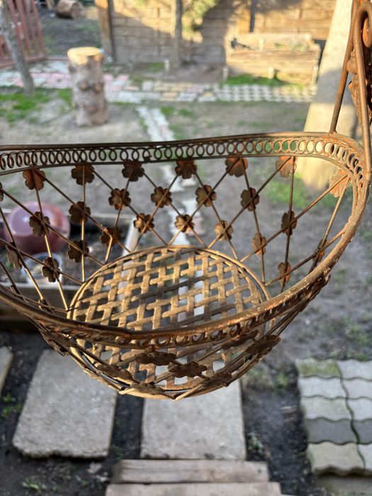 cos metalic pentru flori suspendate