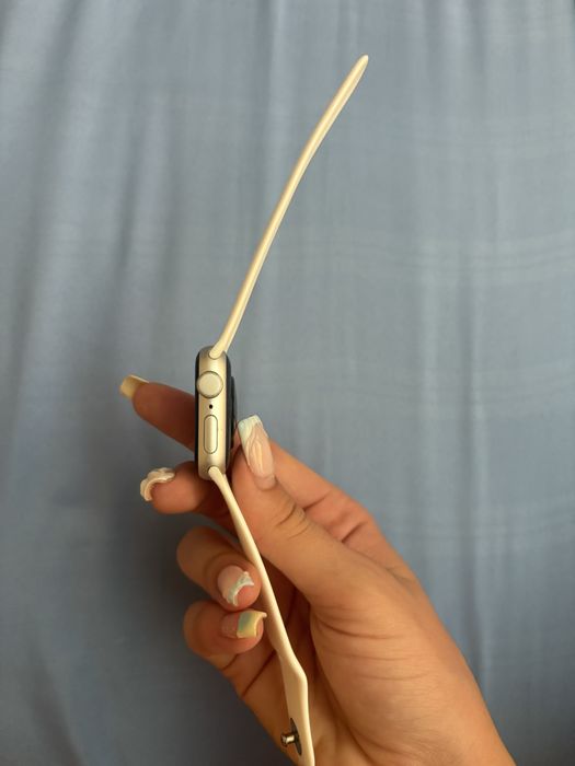 Apple watch SE отлично състояние