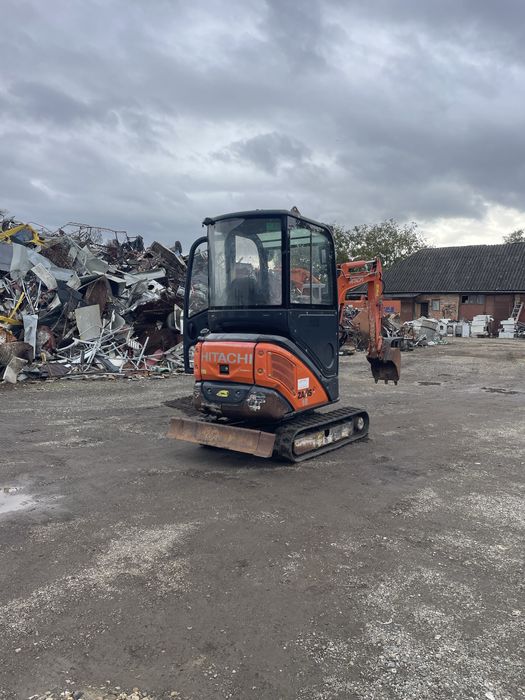 Miniexcavator  hitachi  2  Tone an 2015