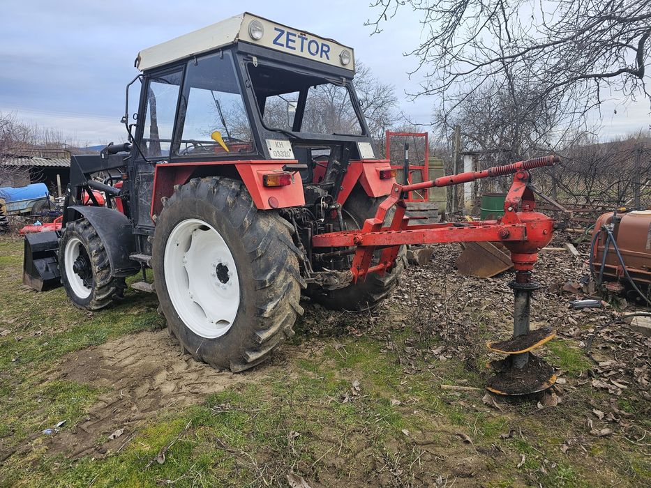 Трактор с челен товарач Зетор zetor 7745