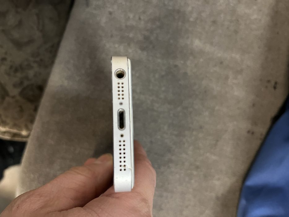 iPhone 5S    -за части ‘