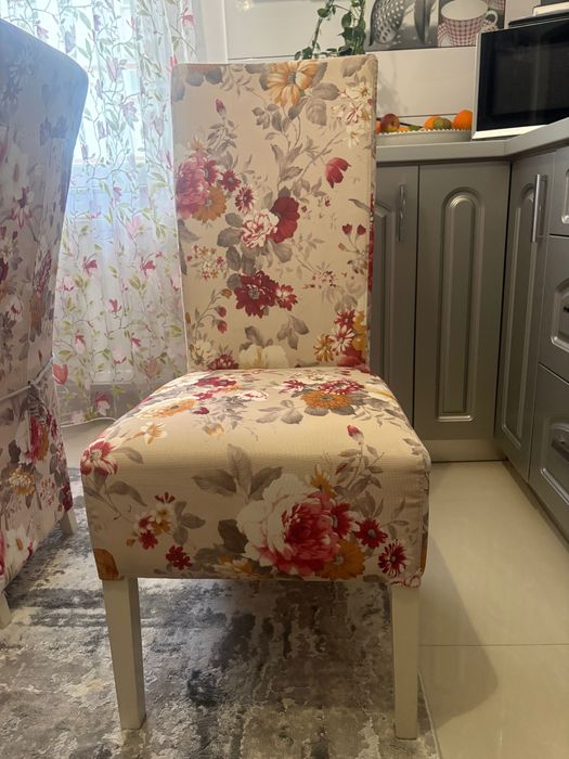 Vând scaune  în stare foarte bună