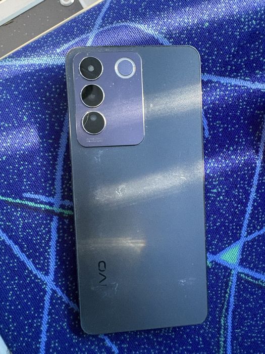 Vivo v27e синий цвет