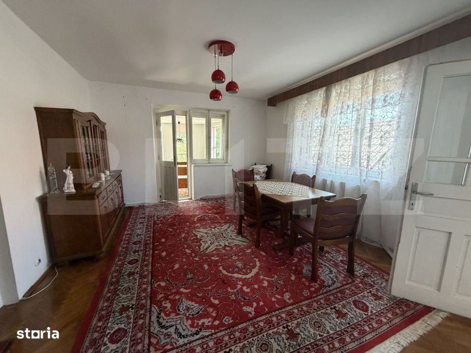 Casa de vanzare, 5 camere si un teren de 500 mp