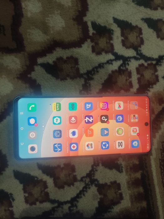 Tel  sotiladi  tel  nomi  TECNO  CAMON 19. Pamiyati  128Gb/6+6