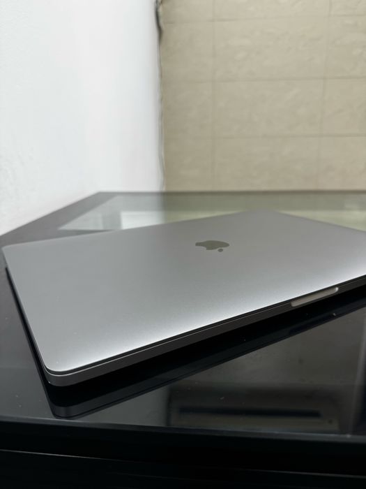 MacBook Pro 16inch 2019 64GB 1TB memorie