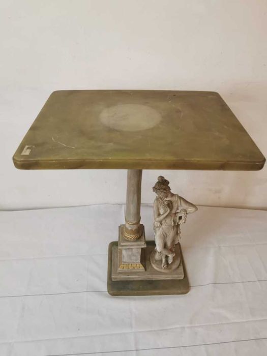 Masa cu statuie decor