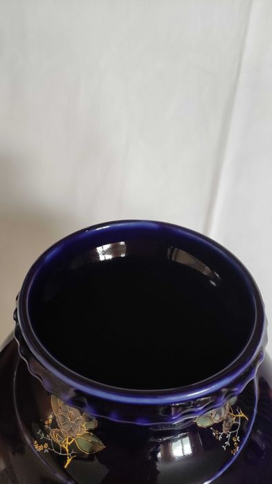 Голяма порцеланова ваза с капак