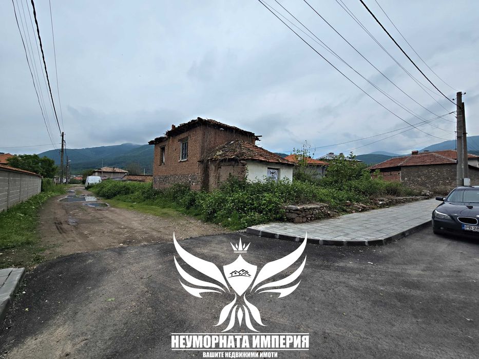 Продавам стара къща 65РЗП с хубав равен двор 771кв. в село Тополово