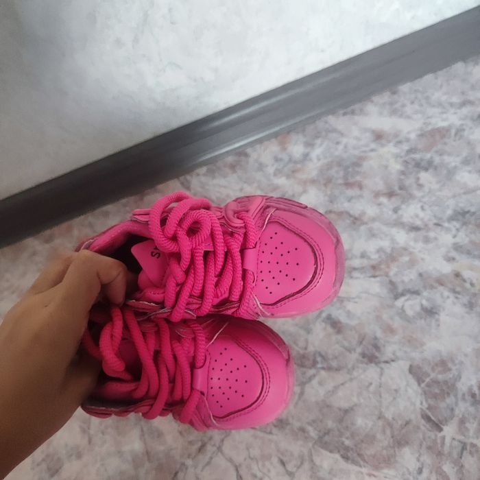 Кроссовки девочке 27 размер