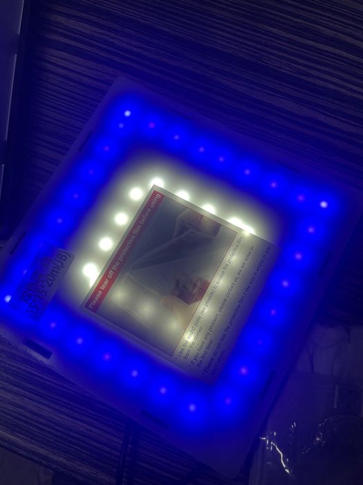 Vitrină Acrilică cu ILUMINARE LED 15x15x20 cm – Laterale NOI cu folie