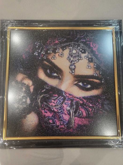 Арабка с маска на лицето