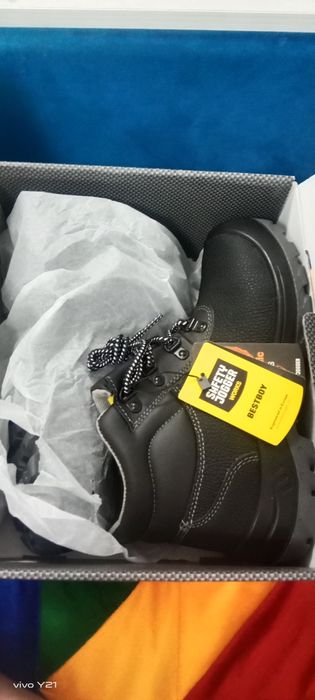 Ботинки для безопасностной работы.