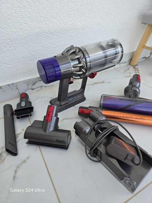 Dyson V10  веритикална прахосмукачка