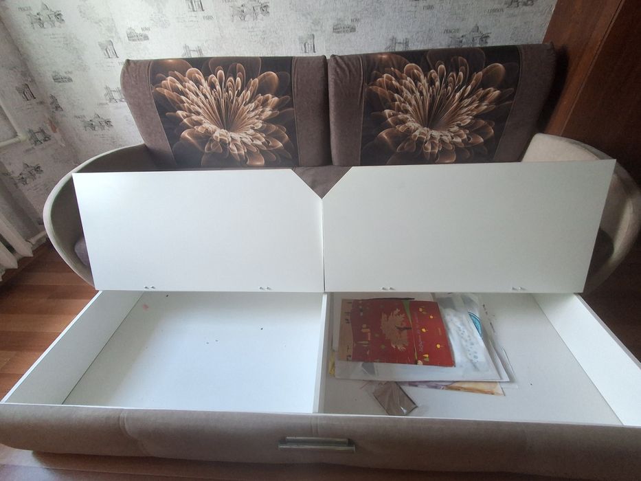 Продам диван в отличном состояни