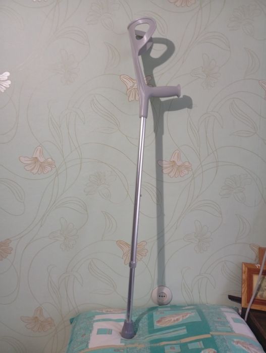 Противопролежный матрас, костыль