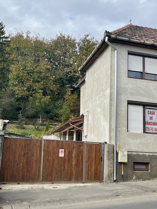 Casă de vânzare 832 mp