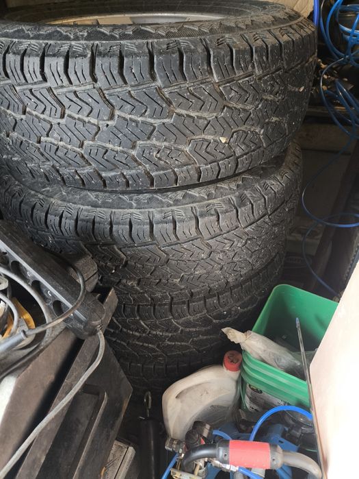Продам шины на внедорожник