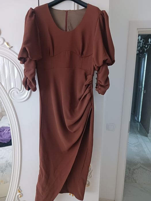 Официална кафява рокля