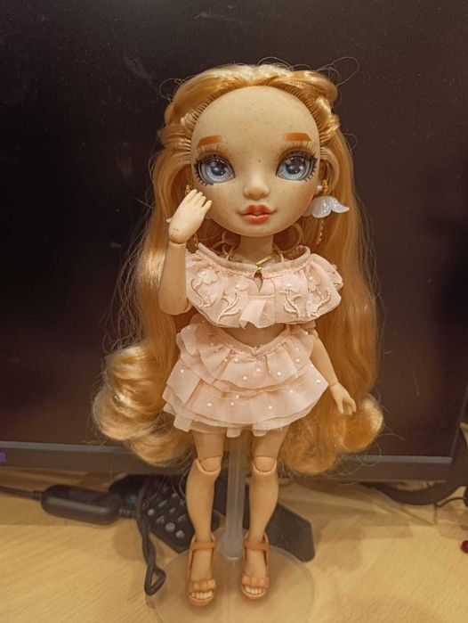 Кукла Rainbow High Victoria Whitman