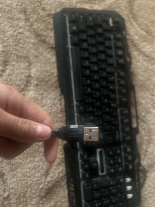 Vand tastatura cu led