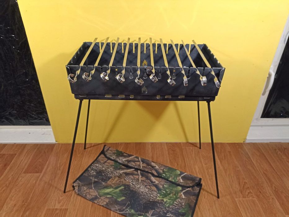 Valiză grătar cu husă și 10 bete.