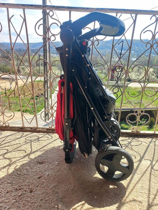 Vand caruț foarte putin folosit!