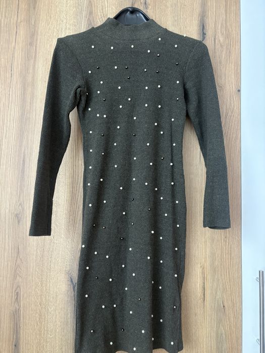 Рокля тип пуловер с перли