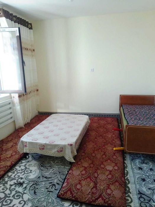 Жиззах шаҳар Бунёдкор маҳалласи Сулола тўйхонаси орқасида уй сотилади