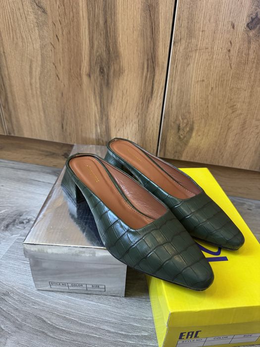 Oyoq kiyim bir marta kiyilgan