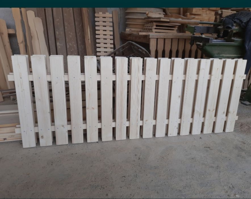 Колове за домати и овошки и дървена оградка