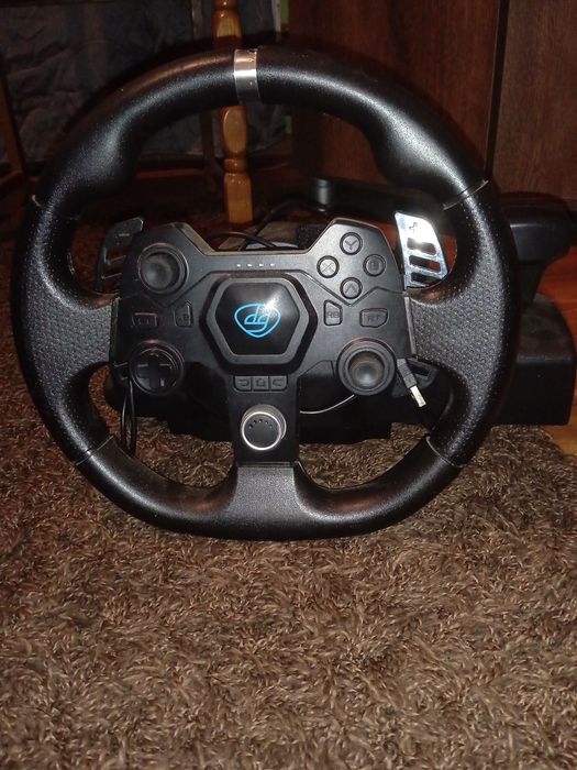 Vând volan gaming este nou