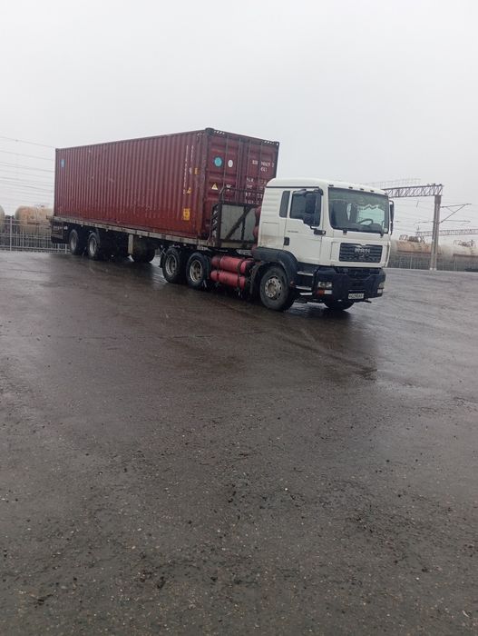 Man metan yurib turgan mashina