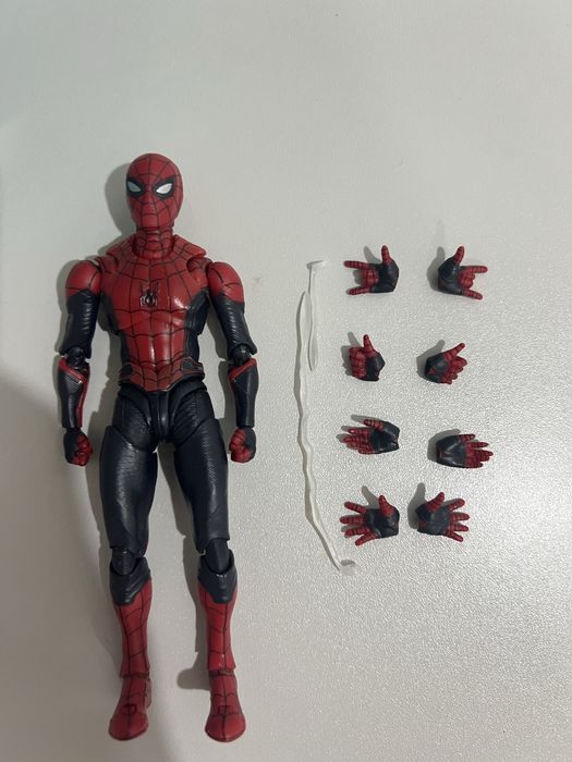 Фигурка человека паука