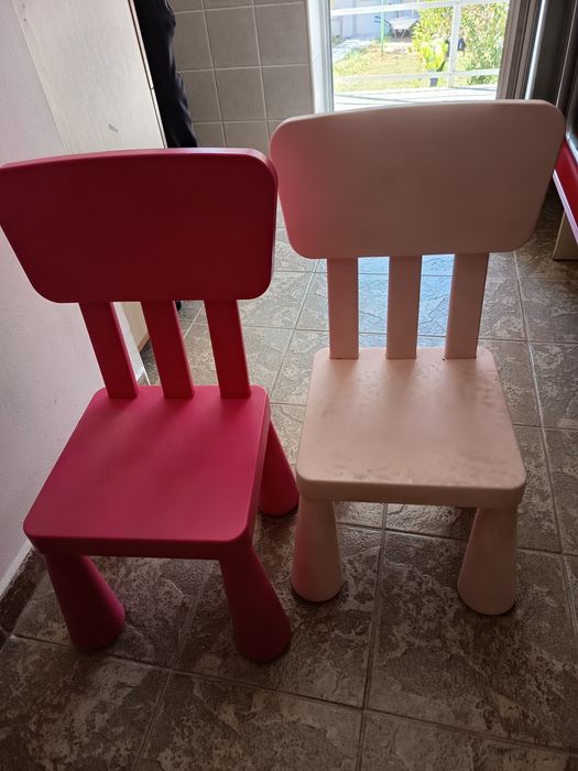 Vând   două scaune copii,tip Mamut,