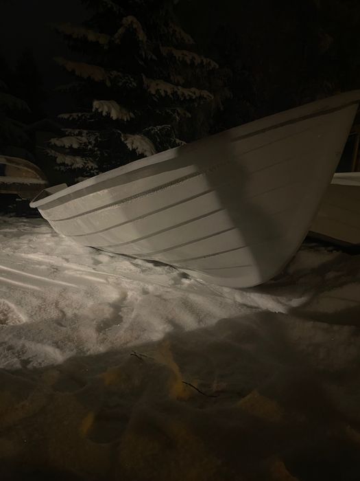 Продавам гребна лодка