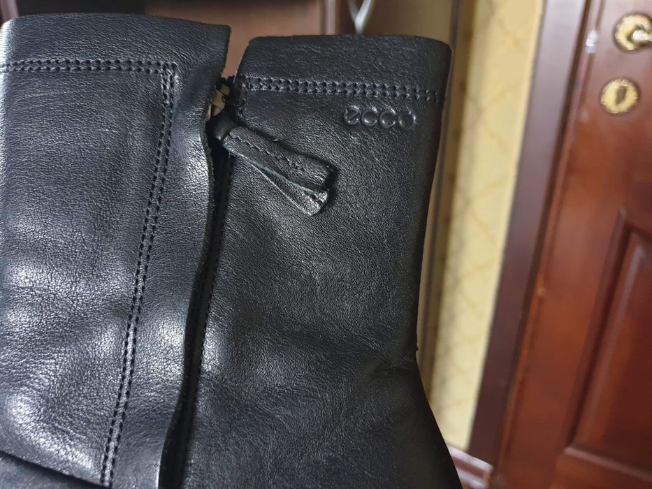 Женская  сапоги .