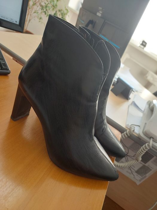 Продам ботильоны женские