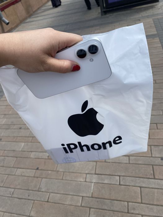 Продам айфон 16, 128 г