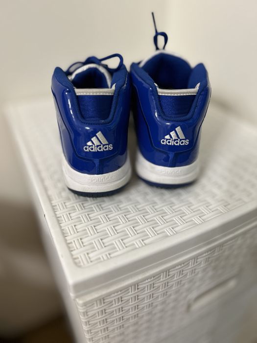 Кроссовки Adidas -оригинал. Новые.40 размер.