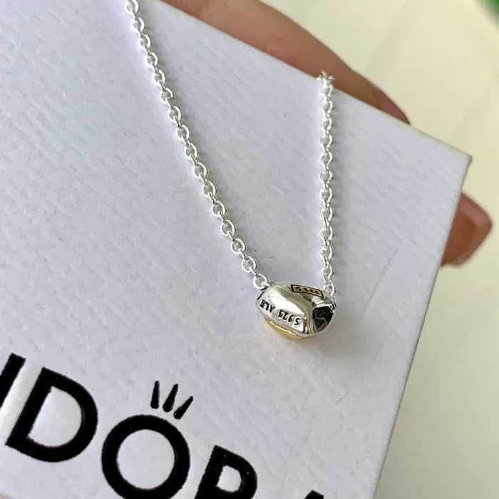Колие на Pandora. В комплект с кутия и торбичка.