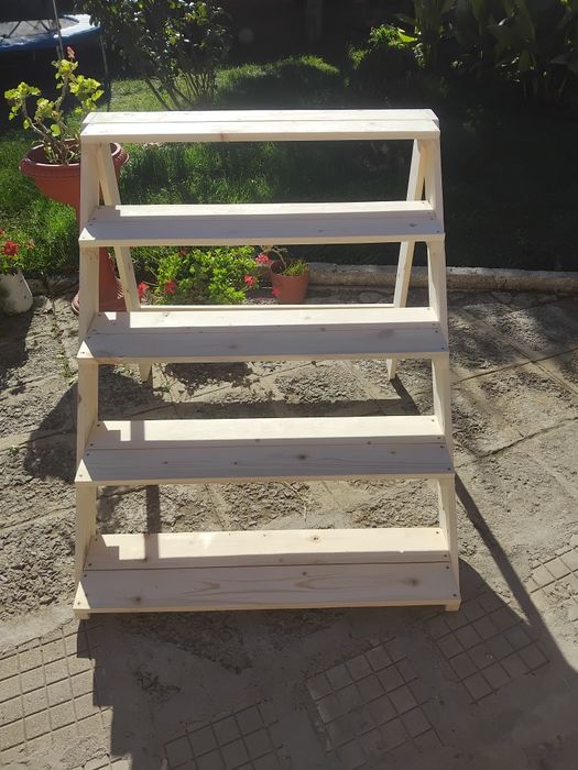 Стъпаловидн рафт цветарник