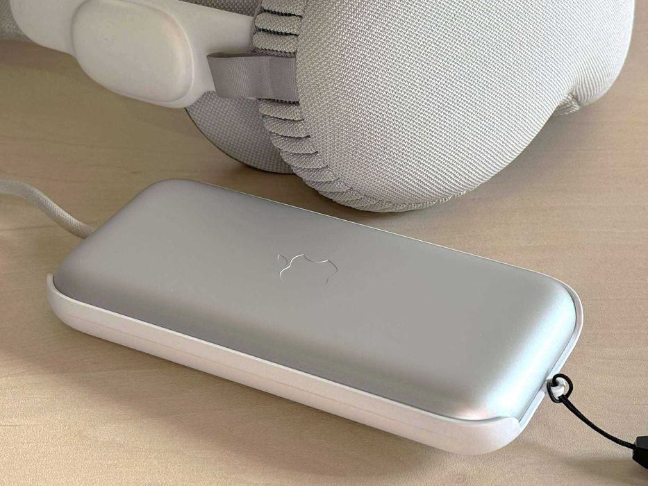 Бартер! Apple Vision Pro VR + Apple Travel Case