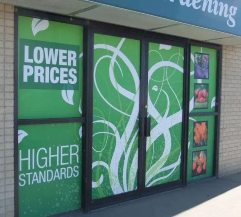 Window graphics - autocolant perforat - pentru spatii comerciale!