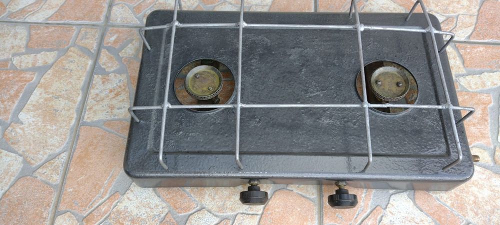 Butelie și aragaz camping