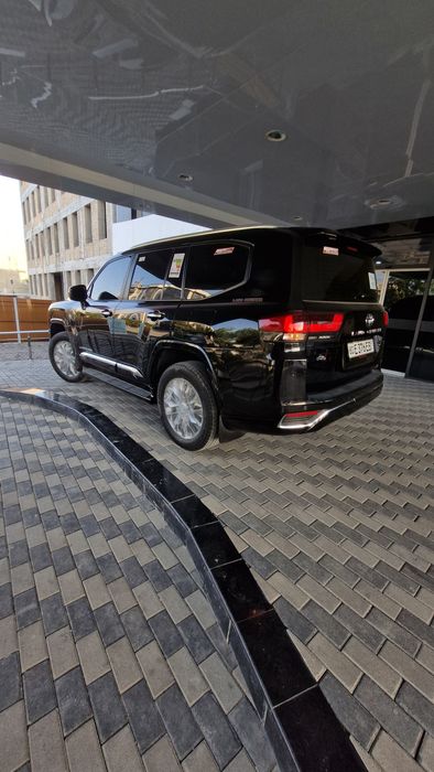 Toyofa Land Cruiser 300 VXGR 2024 yil японка  7 места фул пазитсия