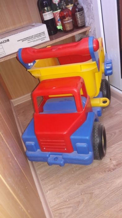 Продам машину-толокар!