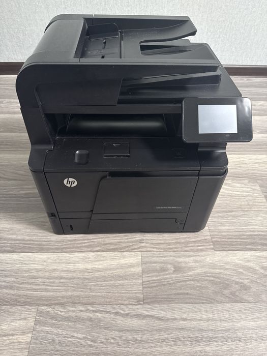 Принтер hp laser jet pro 400 MFP в отличнлм состояние работаеь без